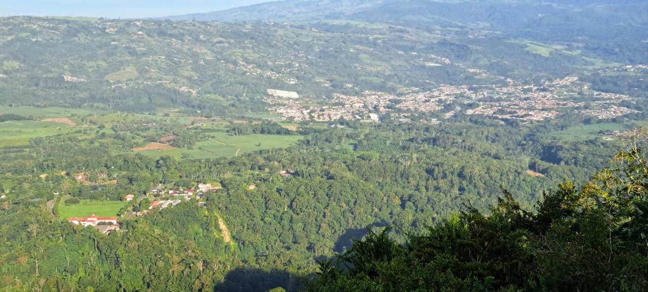 Pochotel Turrialba Buitenkant foto