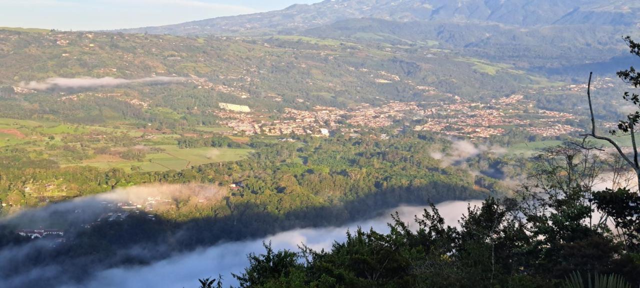 Pochotel Turrialba Buitenkant foto