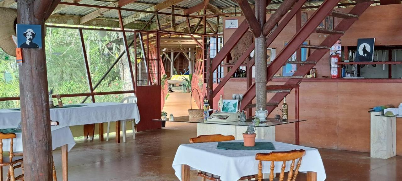 Pochotel Turrialba Buitenkant foto