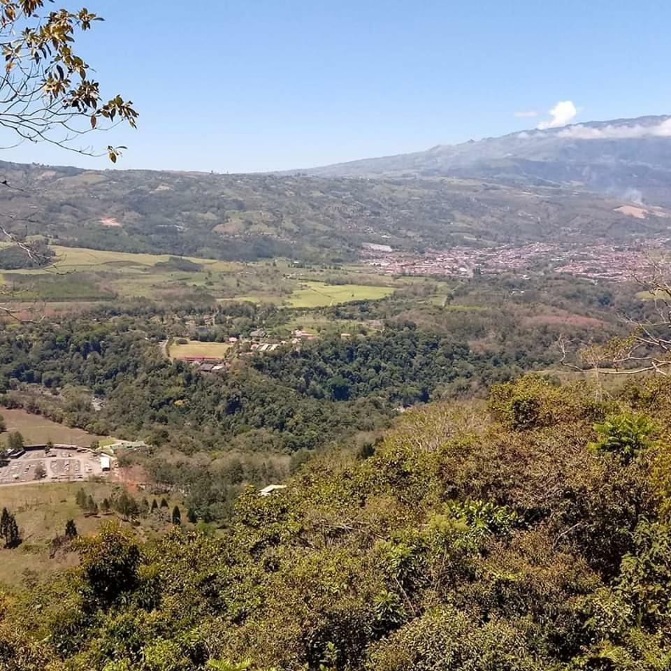 Pochotel Turrialba Buitenkant foto