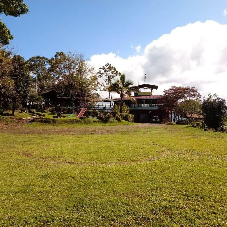 Pochotel Turrialba Buitenkant foto